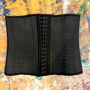 Devyn Rose size M waist trainer with boning
